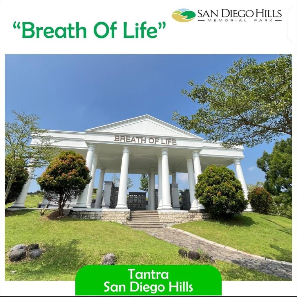 Pavilion Breath of Life, Kotak Abu di Universal Garden San Diego Hills