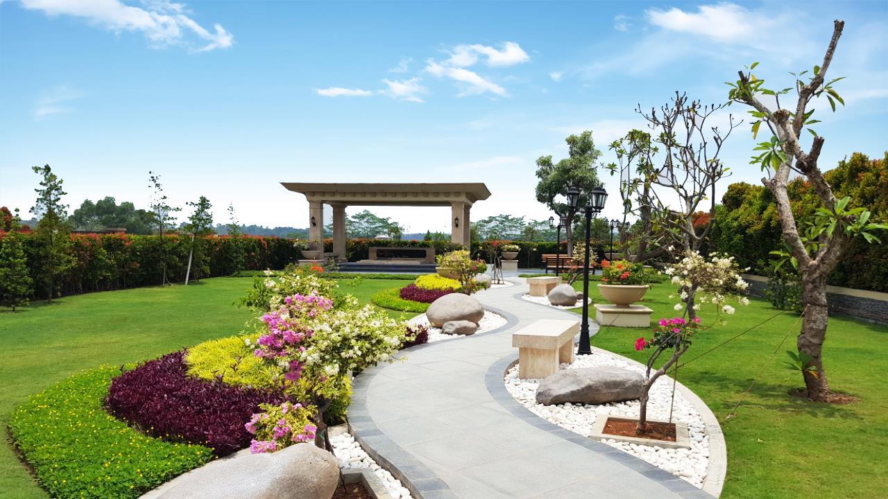 Peak Estate custom di San Diego Hills Memorial Park